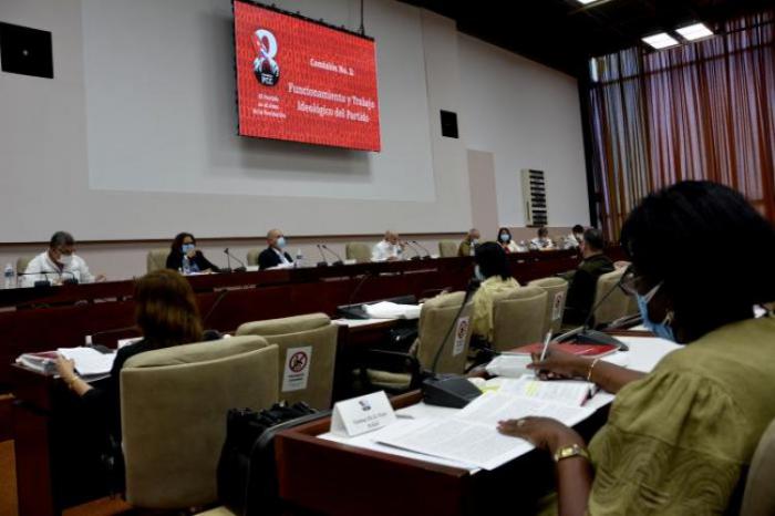 Analizar entre todos, y desde la raíz, la labor ideológica del Partido