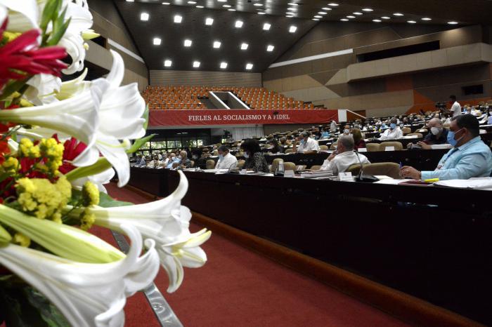 Énfasis principal se puso, en la batalla ideológica a librar a tono con los escenarios actuales, a partir de una superior utilización de los recursos humanos y tecnológicos de que se disponen.