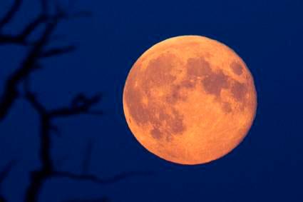 La superluna rosa será visible la noche del 26-27 de abril