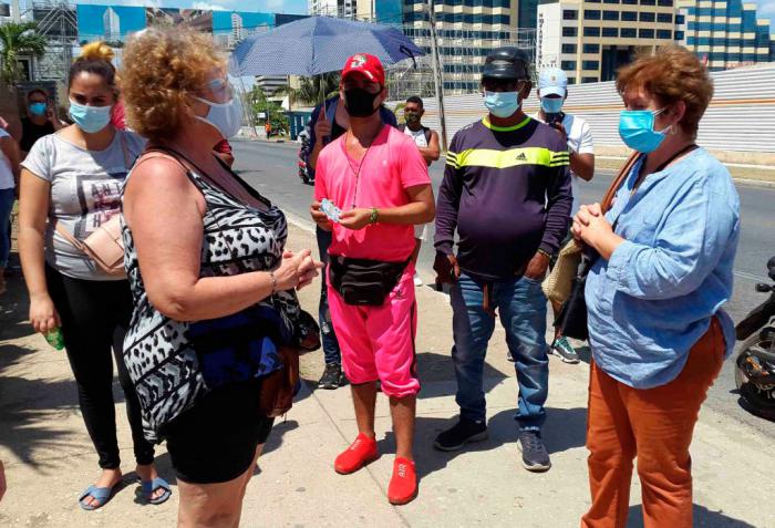 Acompañaron diputados acciones de enfrentamiento a la COVID-19 en La Habana