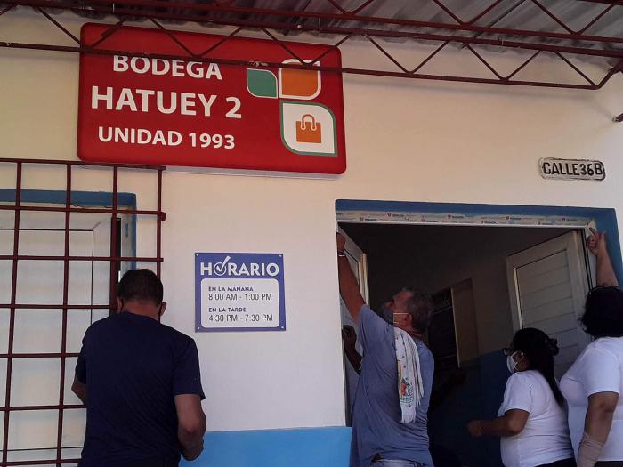 Directivos del MINCIN, participaron este Primero de mayo en una jornada productiva en la Bodega Hatuey 2, en el municipio de Cotorro.