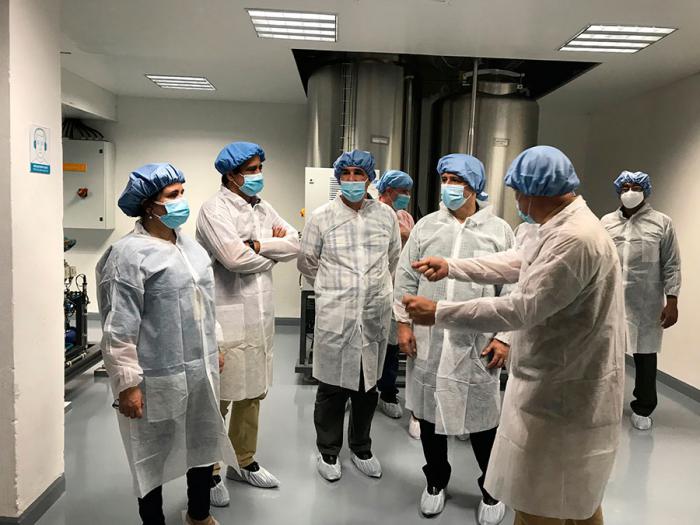 Vice Primer Ministro Jorge Luis Perdomo recorre laboratorios AICA