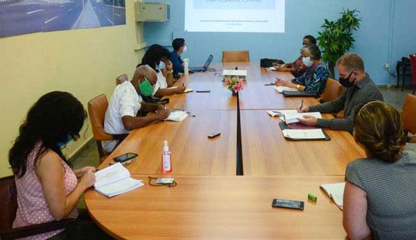 Reunión aborda sobre nuevas normas para la empresa estatal socialista