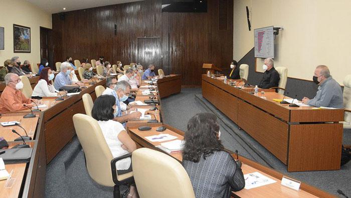 Encuentro con expertos en enfrentamiento COVID-19