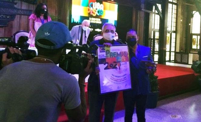 El Premio Extraordinario Cubadisco 2021 le fue entregado a la Orquesta Van Van en su aniversario 50. 