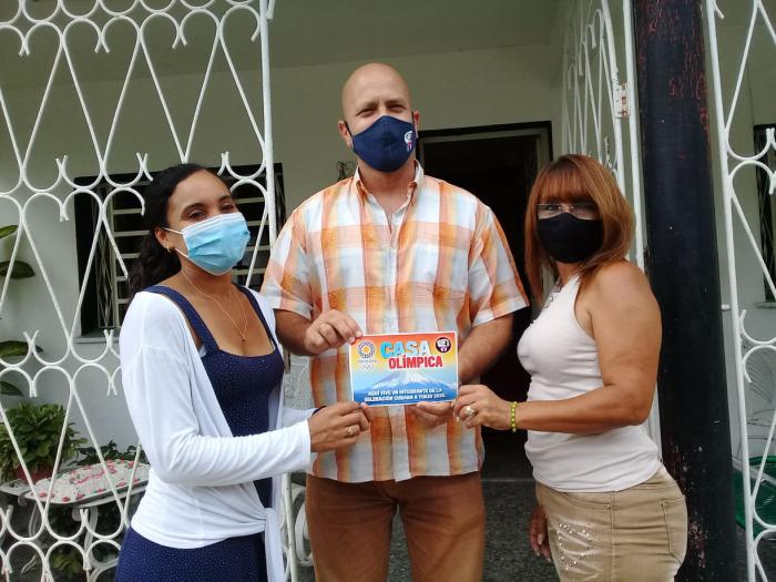 Reconocen a familia Olímpica en La Habana
