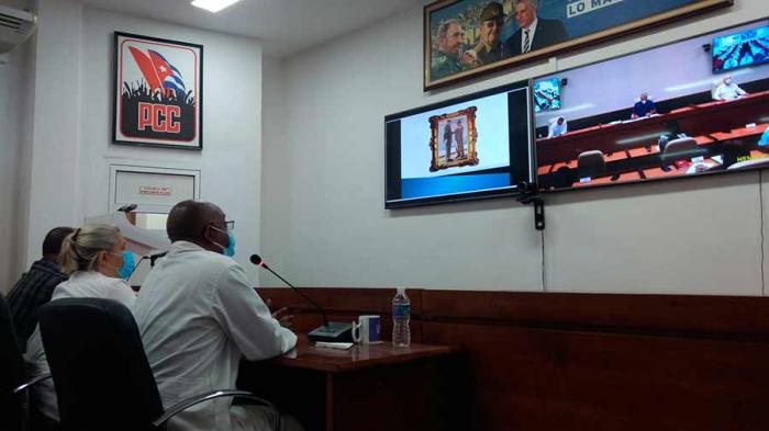 Presidente Miguel Díaz-Canel intercambia de manera virtual con colaboradores de la Brigada Médica Henry Reeve de todo el país que ayudaron a enfrentar la pandemia de la COVID-19 en México y Panamá