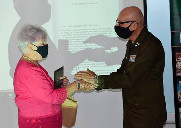Realizan premiación del Concurso Literario