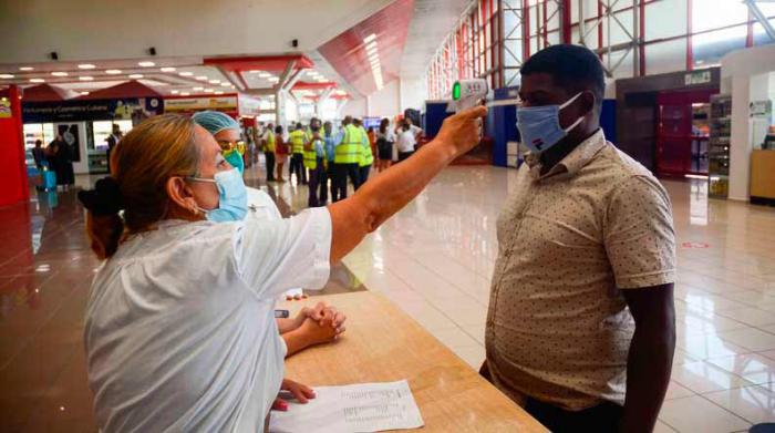 medidas para viajeros cubanos ante el incremento de casos de COVID-19