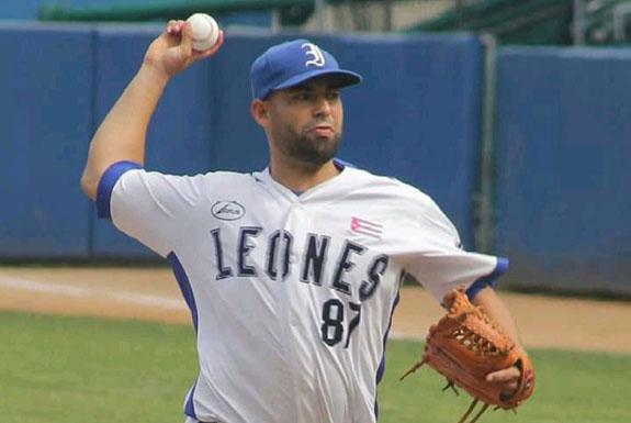 Industrialista Héctor Ponce lanza “Joyita” en béisbol italiano