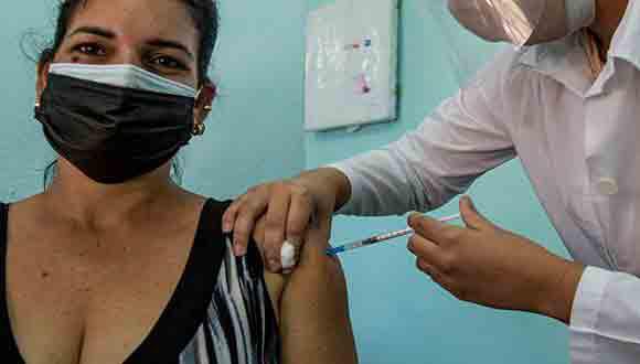 Vacunación con el candidato en fase III Abdala