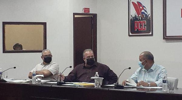 Manuel Marrero Cruz,  asiste a la sesión ampliada