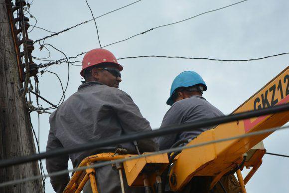Unión Eléctrica: Se trabaja ininterrumpidamente