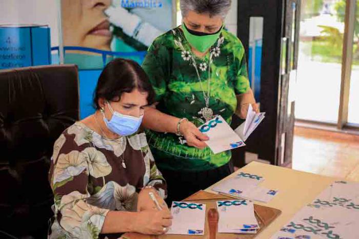 Cancelan sello postal por el aniversario 35 del CIGB