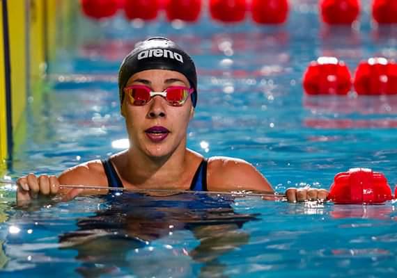 Elisbet Gámez en la piscina