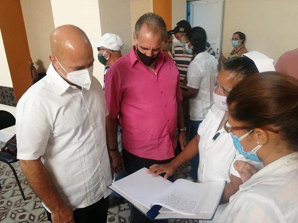 Desde las redes: Gerardo y René visitan vacunatorio en La Habana