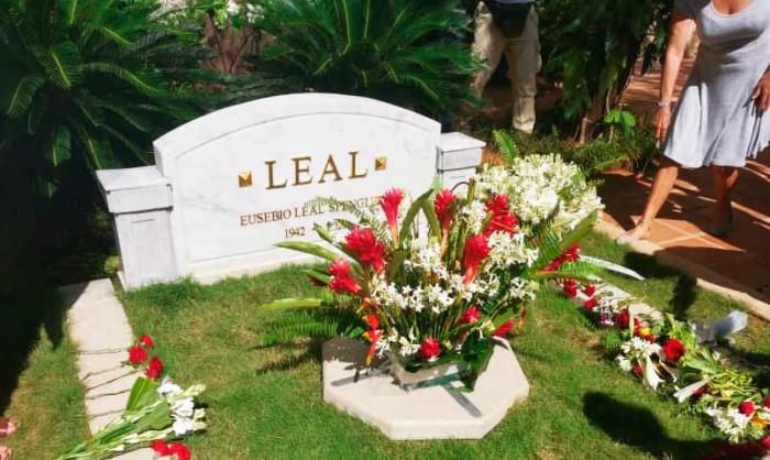 Caminar tras los pasos de Leal