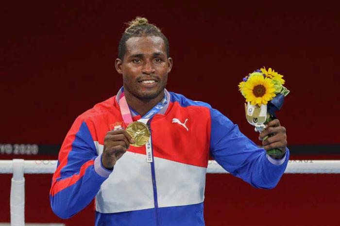 Julio César se coronó