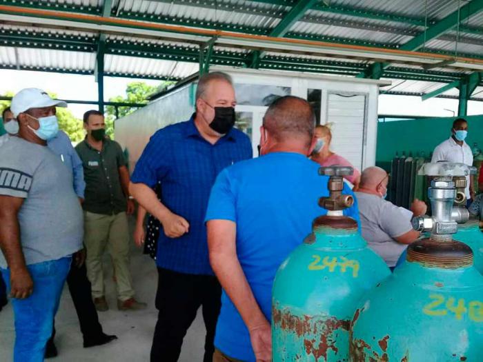 Visitó primer ministro cubano la planta de gases industriales de Guanabacoa 