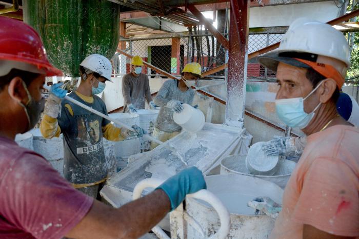 Establecen actividades que pueden ejercer las micro, pequeñas y medianas empresas