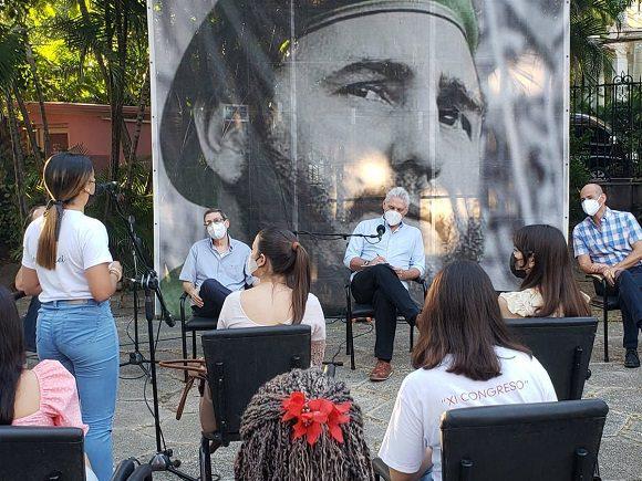 Díaz-Canel se reúne con estudiantes del ISRI