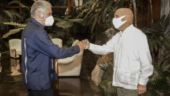 Presidente cubano sostiene encuentro con el activista cubanoamericano Carlos Lazo