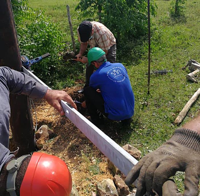 Trabajadores de Empres Eléctrica Habana laboraron en Pinar del Río tras el paso del huracán Ida