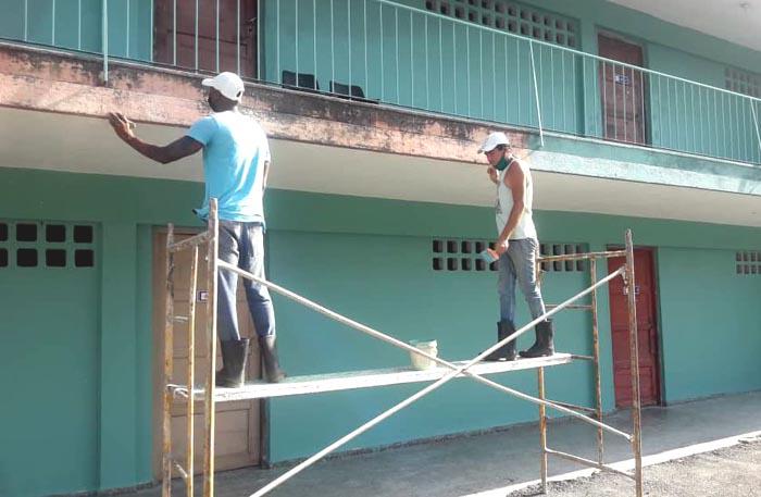 Reparación general de la escuela Carlos Aztazarián, en Luyanó