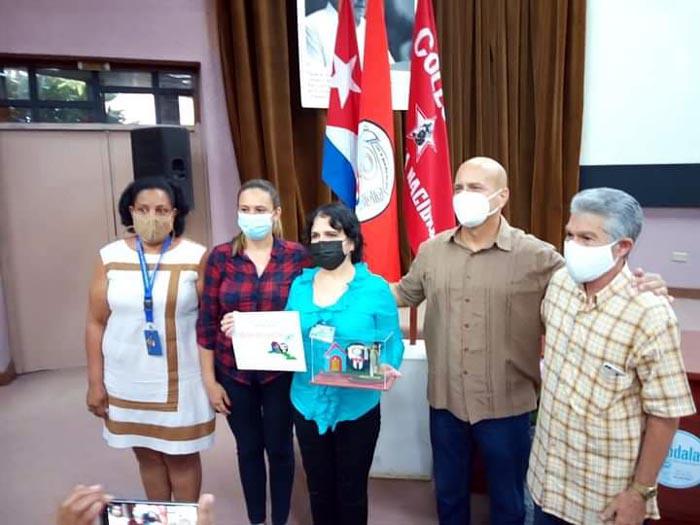 Entregan Premio del Barrio al CIGB