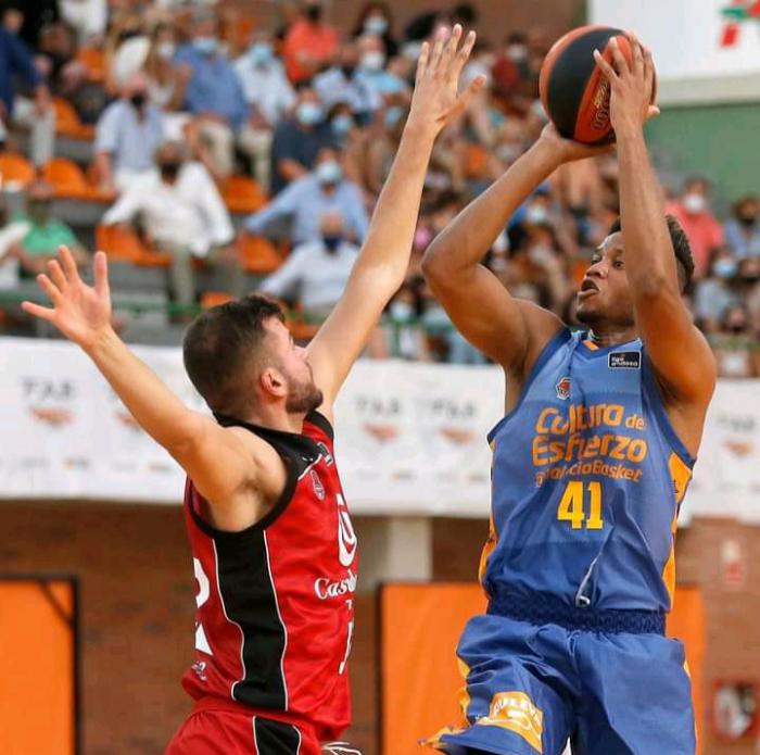 El habanero Jasiel Rivero jugando en el Valencia Basket