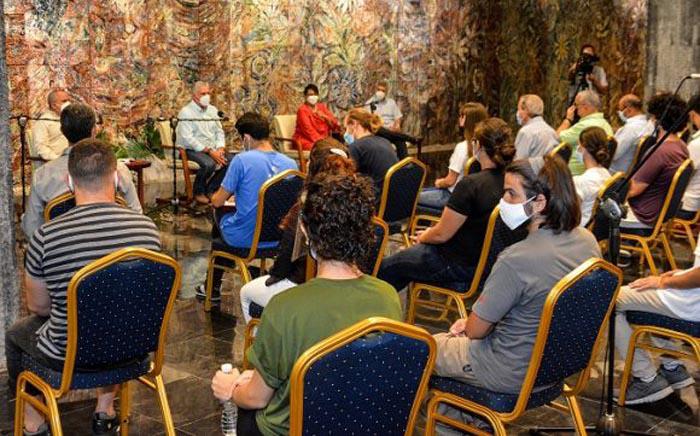 Díaz-Canel intercambia con estudiantes de la Universidad de La Habana