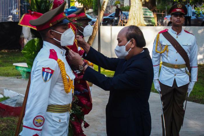Presidente de Vietnam rinde tributo a Ho Chi Minh