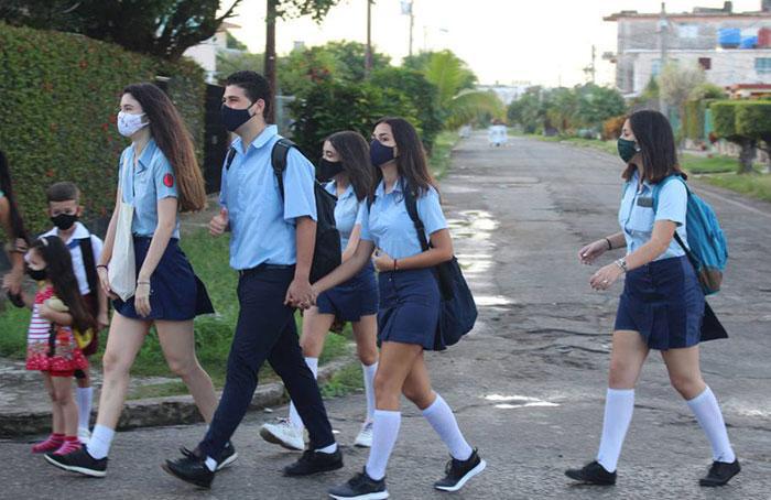 Estudiantes, uniformes escolares