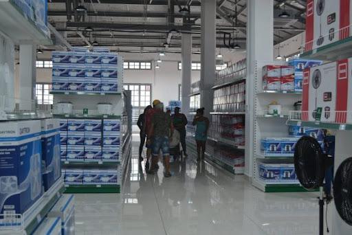 Extenderán horario de cierre de las tiendas