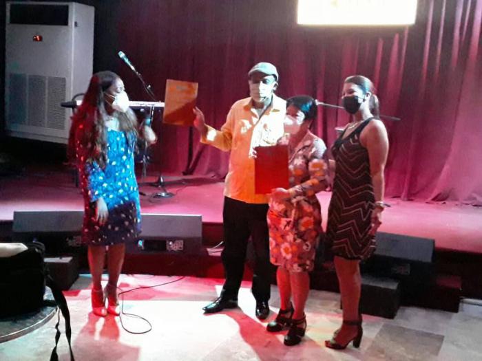 Anuncia Flora Fong próximas propuestas