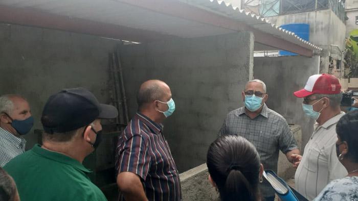 Autoridades de La Habana chequean obras sociales en el municipio de Diez de Octubre