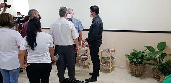 Intercambió Díaz-Canel con integrantes del proyecto Ciudad Inteligente