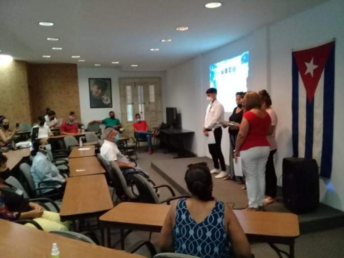 Trabajadores del MICONS en acto de respaldo a la Revolución