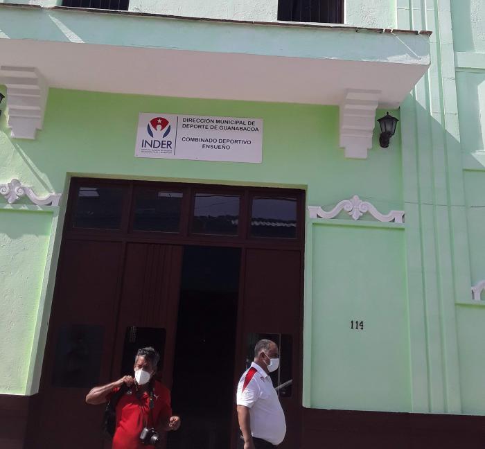 Fachada del Complejo Deportivo El Ensueño en Guanabacoa
