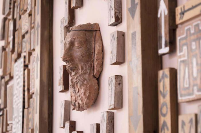 Exposición Caminos que no conducen a Roma. Colonialidad, descolonización y contemporaneidad. 