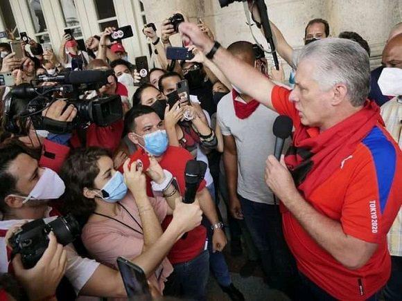 Díaz-Canel habla a los asistentes al concierto de Tony Ávila