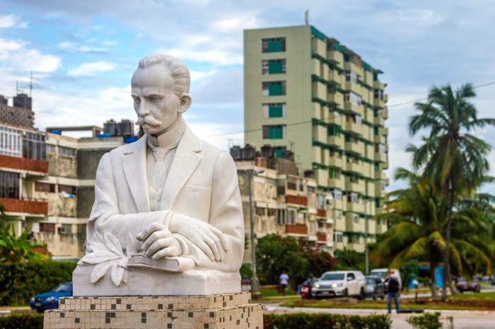 Busto de Martí en el reparto Camilo, en La Habana del Este.
