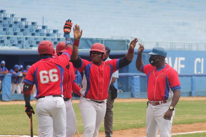 Equipo Cuba sub 23 ganó un tope preparatorio contra Industriales en el Latinoamericano