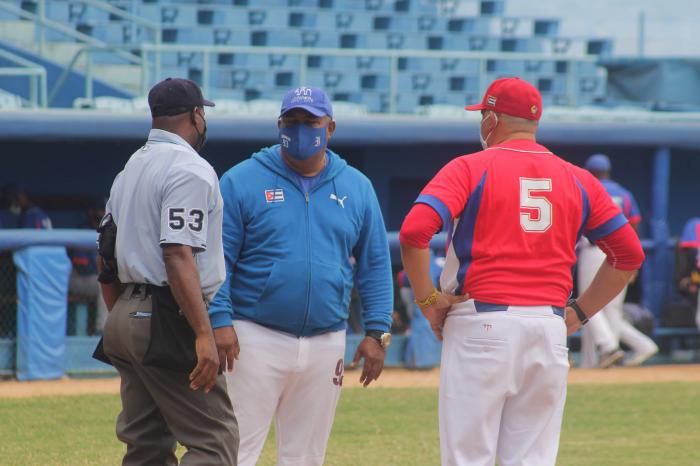 Deportistas en el estadio Latinoamericano