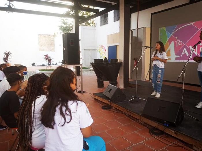 Centro a + espacios adolescentes