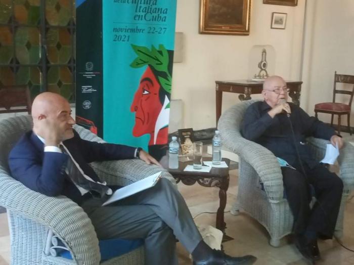 Miguel Barnet y el embajador de Italia en Cuba en la presentación del libro
