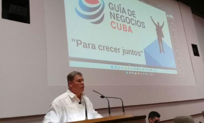 Panel de la ANEC en jornada por día economista y contador