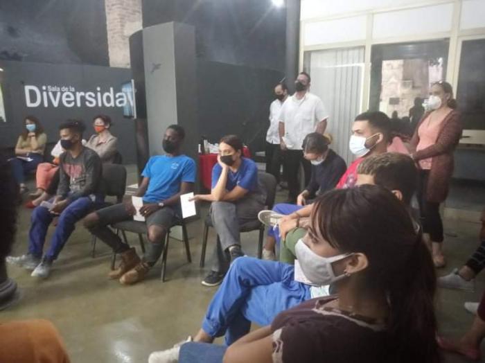 Personas en el taller