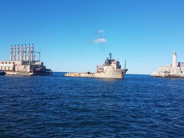Arriba a La Habana embarcación con tecnología energética
