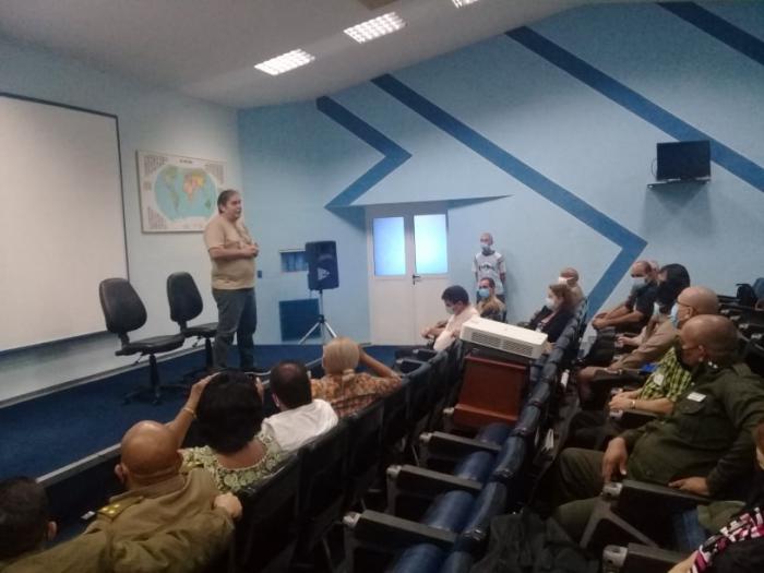 Intercambian ex Agentes de la Seguridad del Estado